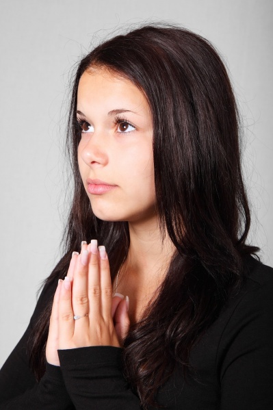 File:Girl-Praying.jpg